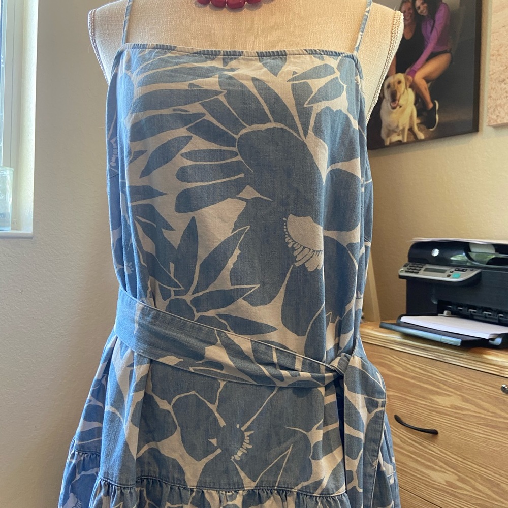 Beautiful size large blue and white floral dress - Picture 2 of 4